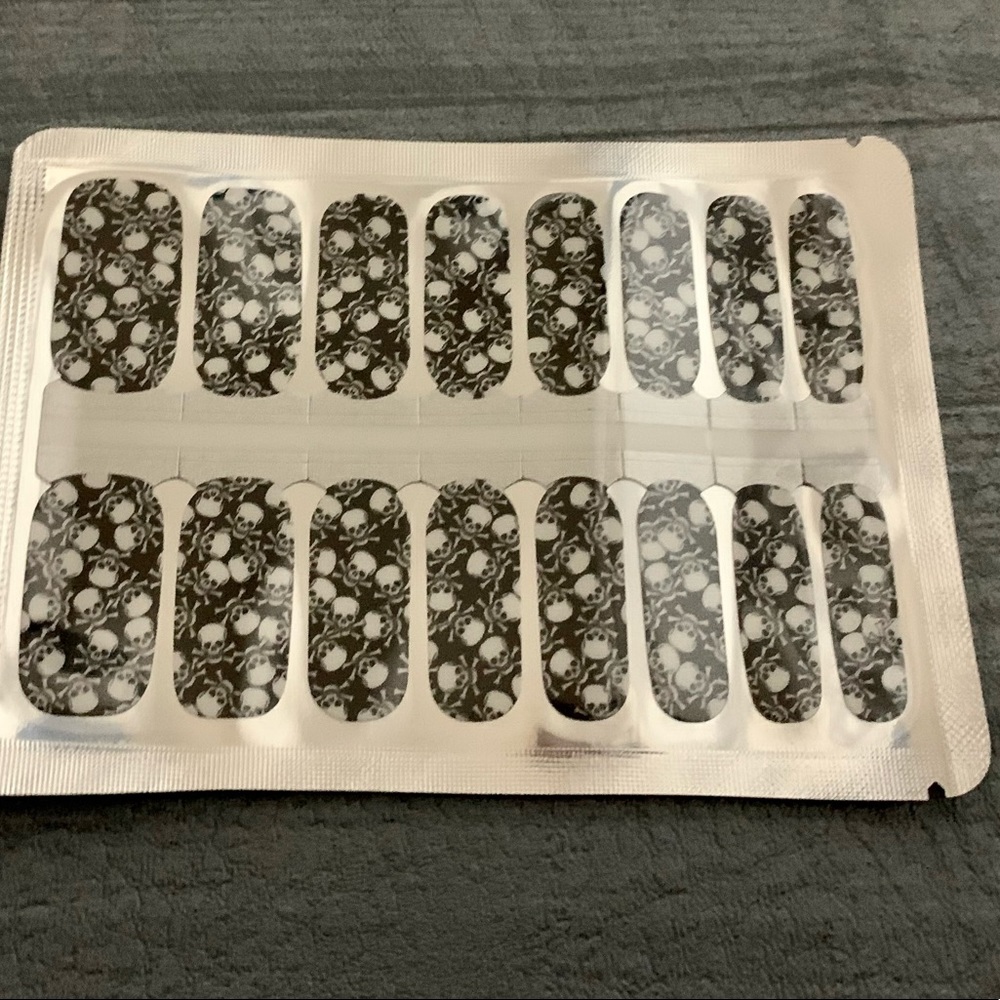 Lovely hello Nail strip - skull